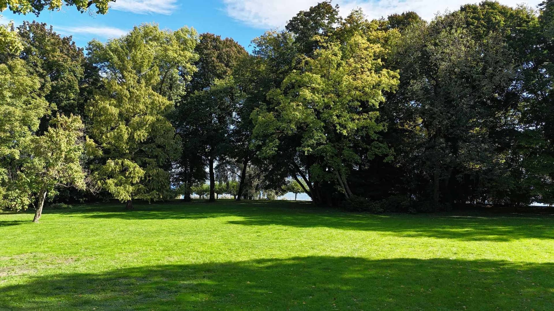 Elegant 18th Century Château With Lake Views And Private Park 4