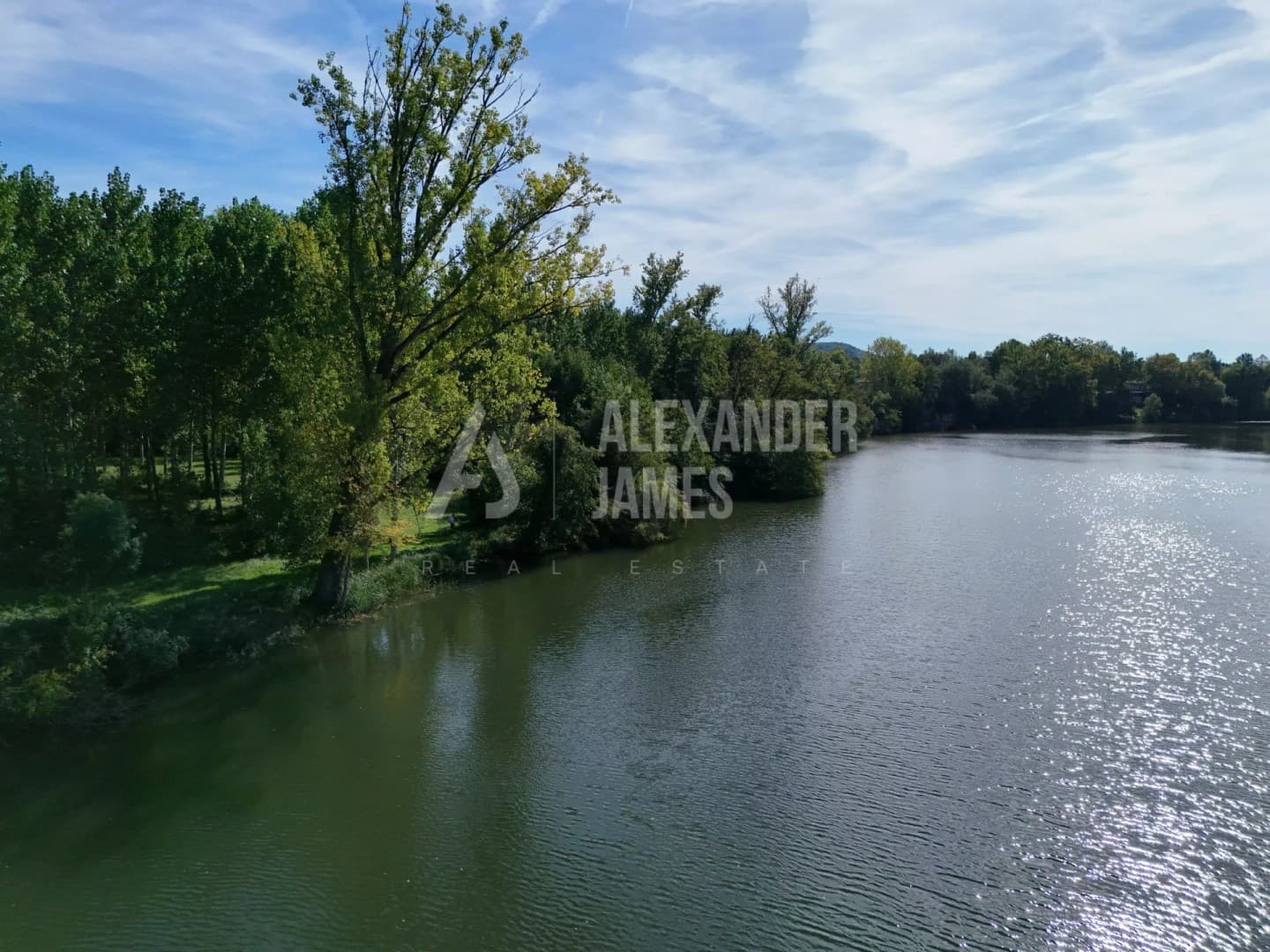 Elegant Château with Spacious Bedrooms and Landscaped Park 5