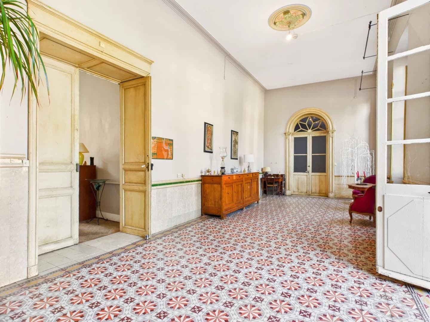 Majestic Château with 11 Bedrooms and Expansive Grounds 5