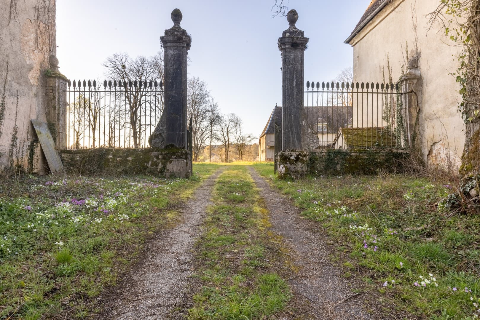 1741 Castle With 1500 Sqm And 16 Rooms 2