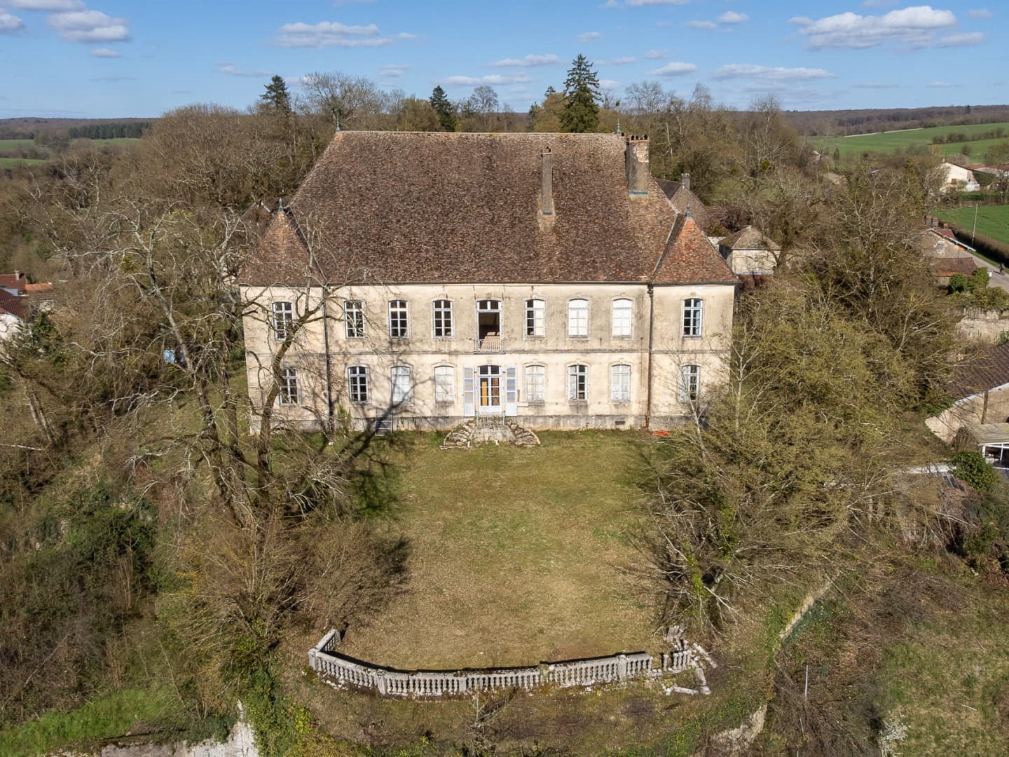 1741 Castle With 1500 Sqm And 16 Rooms 3