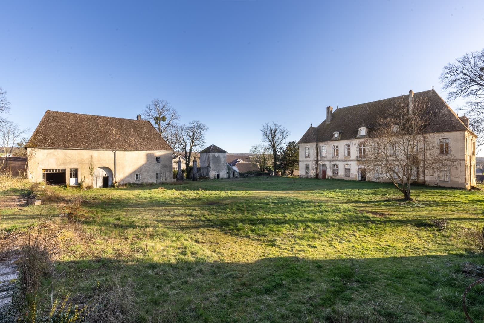 1741 Castle With 1500 Sqm And 16 Rooms 5