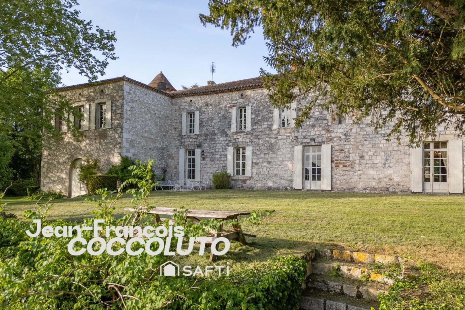 Authentic 18th Century Castle With 7 Bedrooms And 16 Hectares Of Park 3