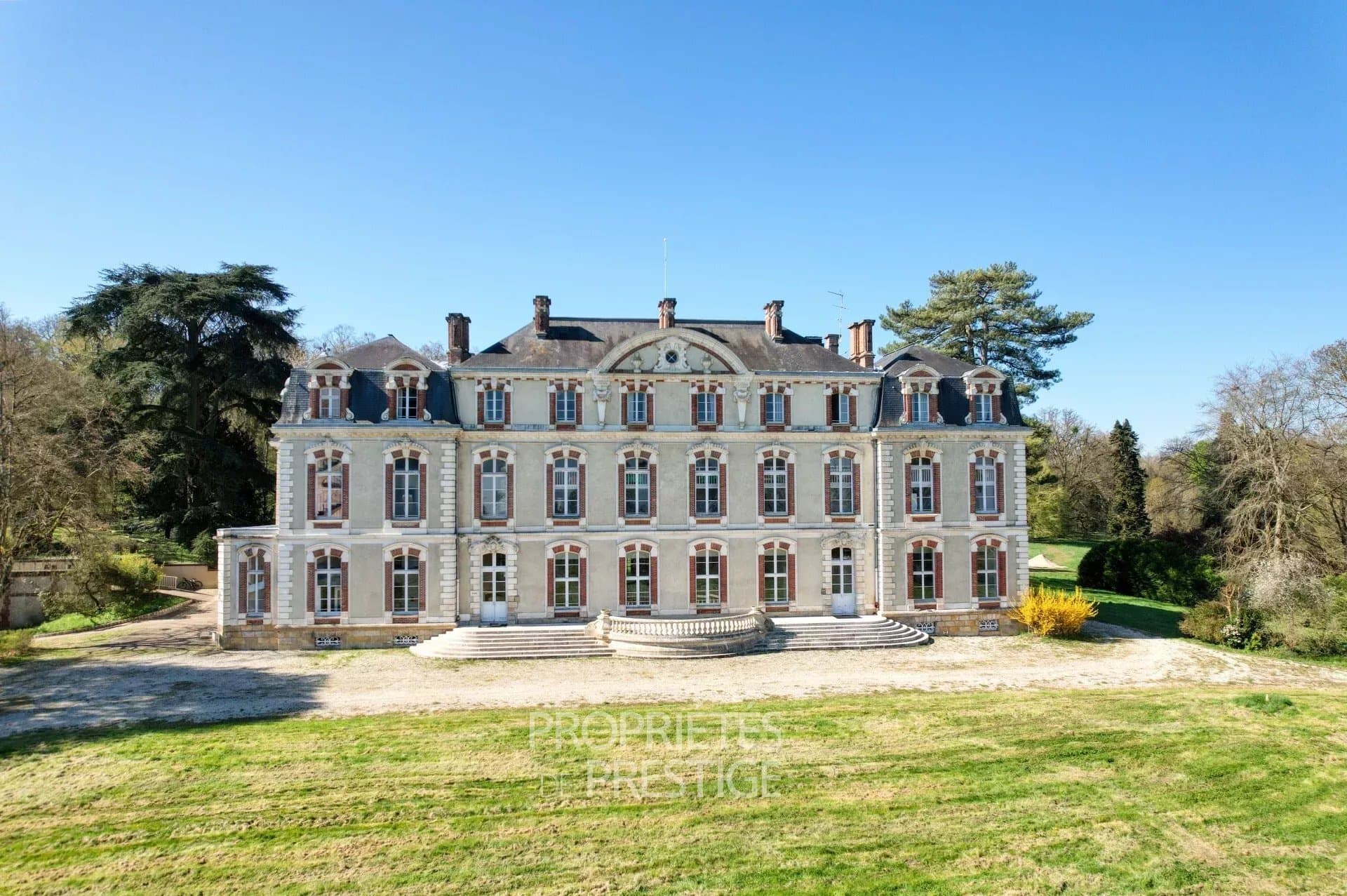 18th Century Château With Extensive Facilities On 12.5 Hectare Estate 2