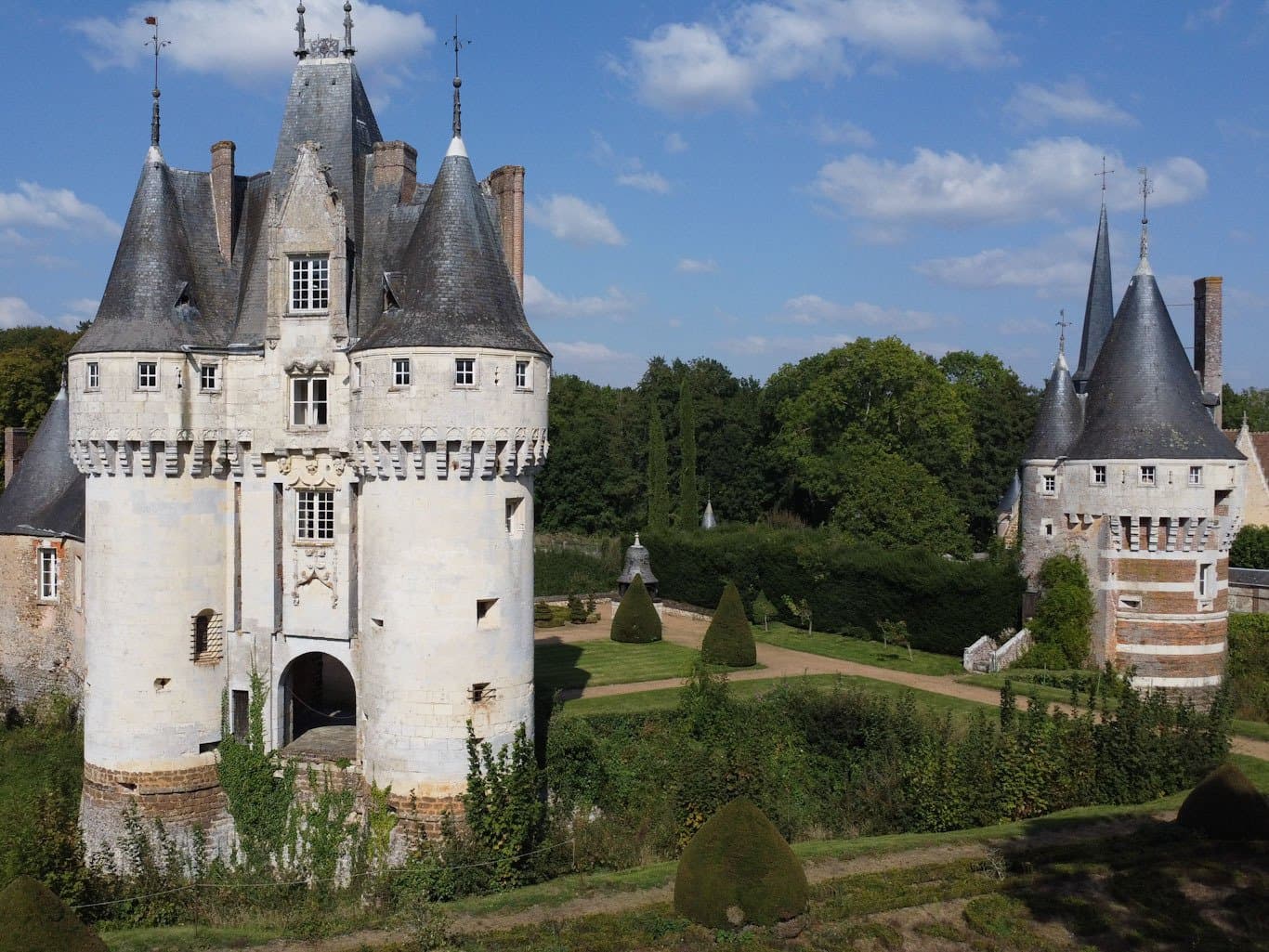 Historic Castle With 20 Hectares Park 120km From Paris