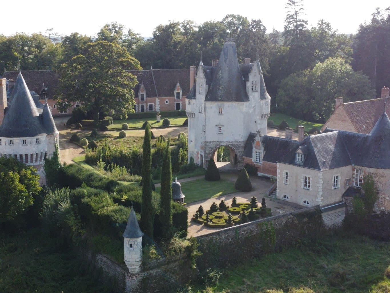 Historic Castle With 20 Hectares Park 120km From Paris 5
