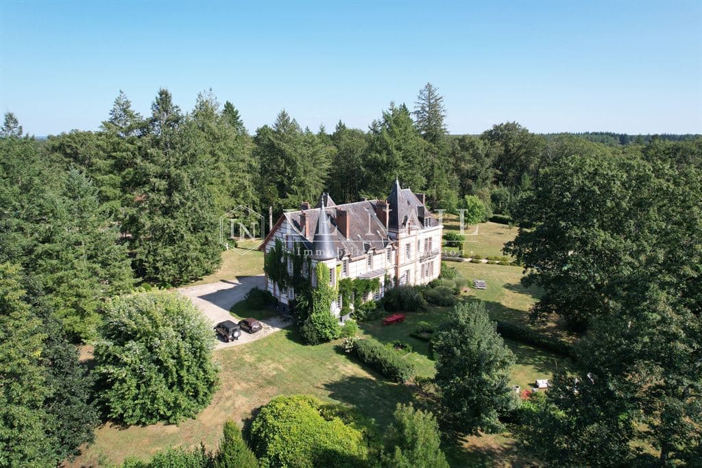 Elegant Château Surrounded By 200 Hectares Of Private Woodland 3