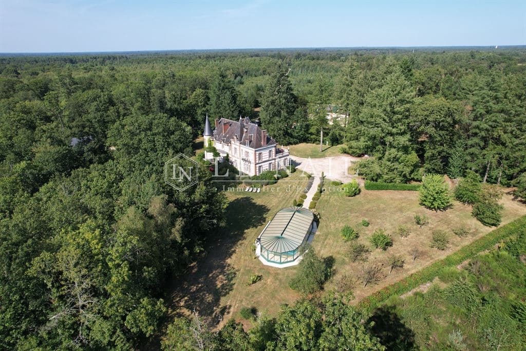 Elegant Château Surrounded By 200 Hectares Of Private Woodland 4