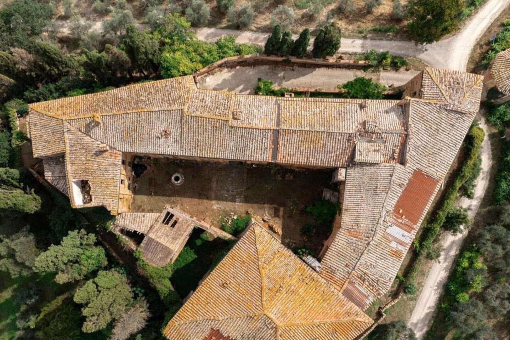 1300s Castle With Approved Renovation Project Near Montalcino 3