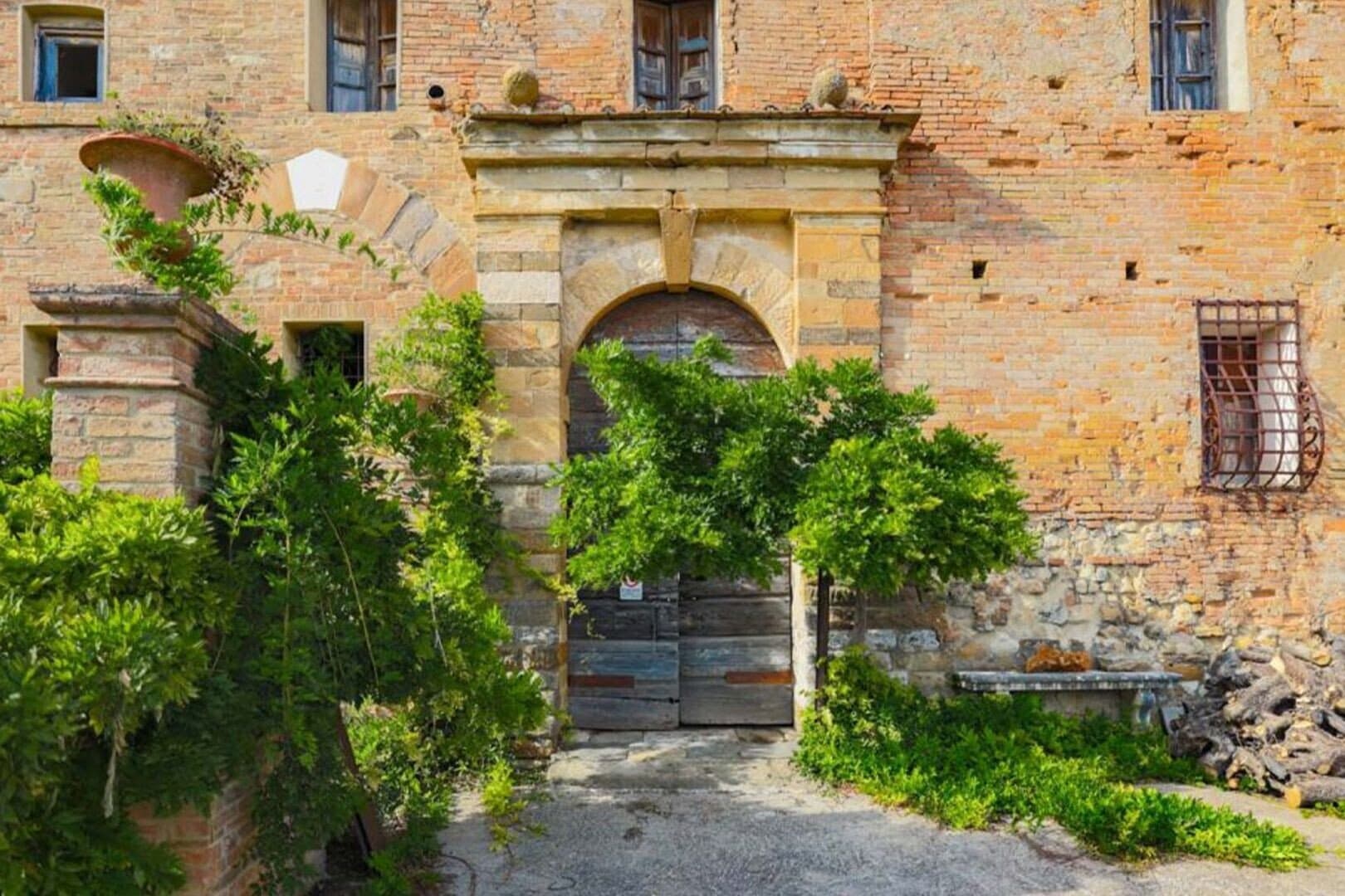 1300s Castle With Approved Renovation Project Near Montalcino 4