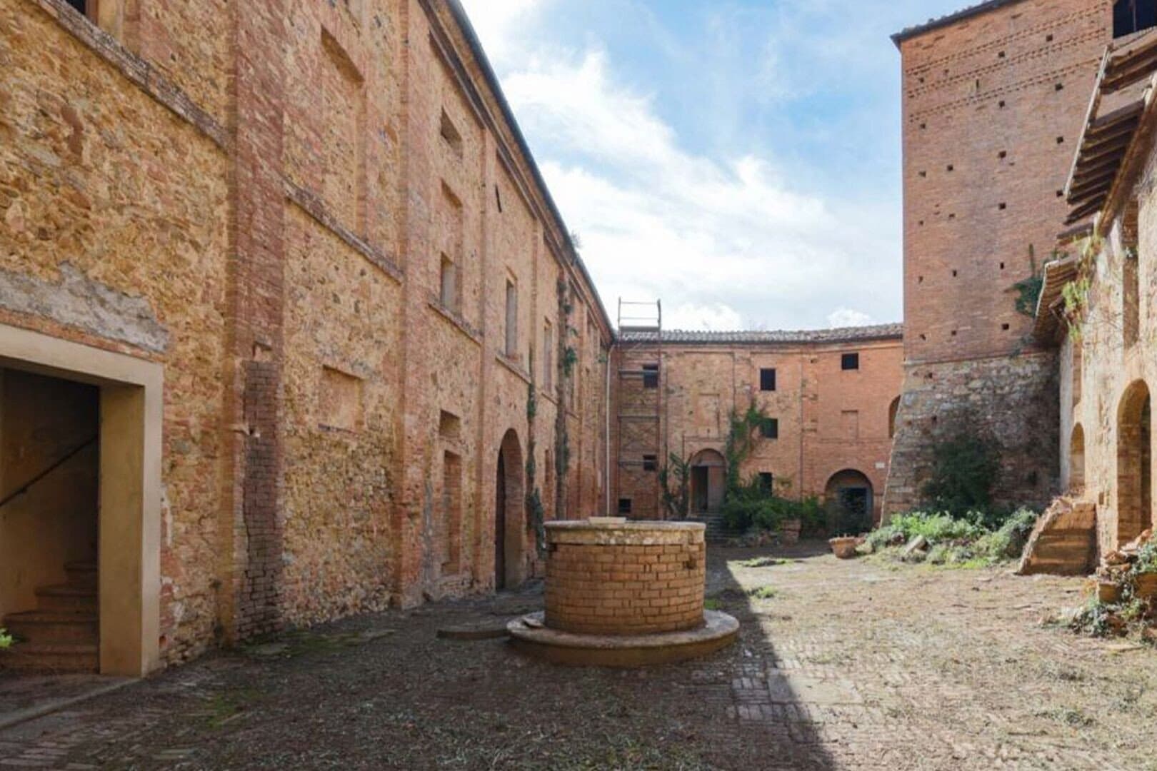 1300s Castle With Approved Renovation Project Near Montalcino 5