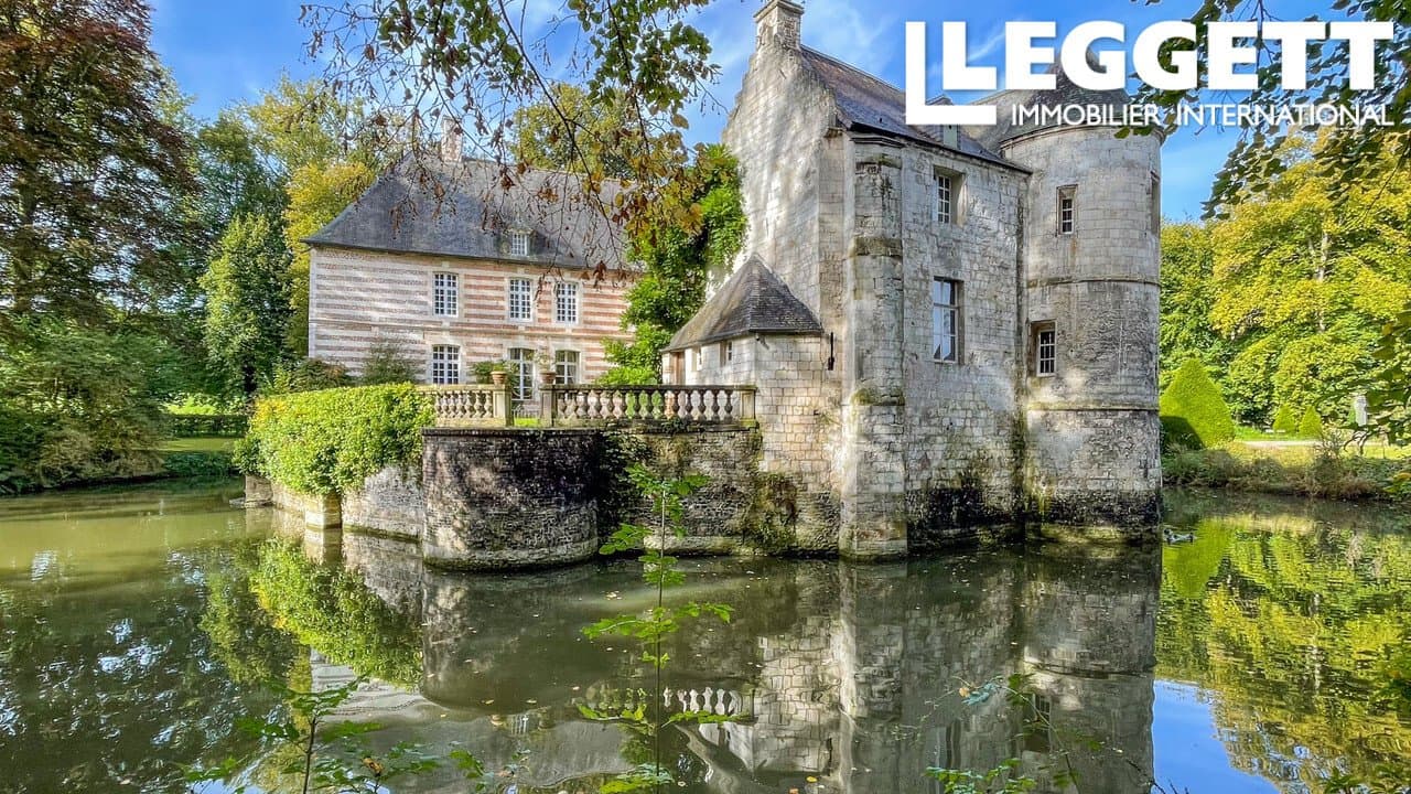 Elegant 15th Century Château With Moat And Drawbridge 4