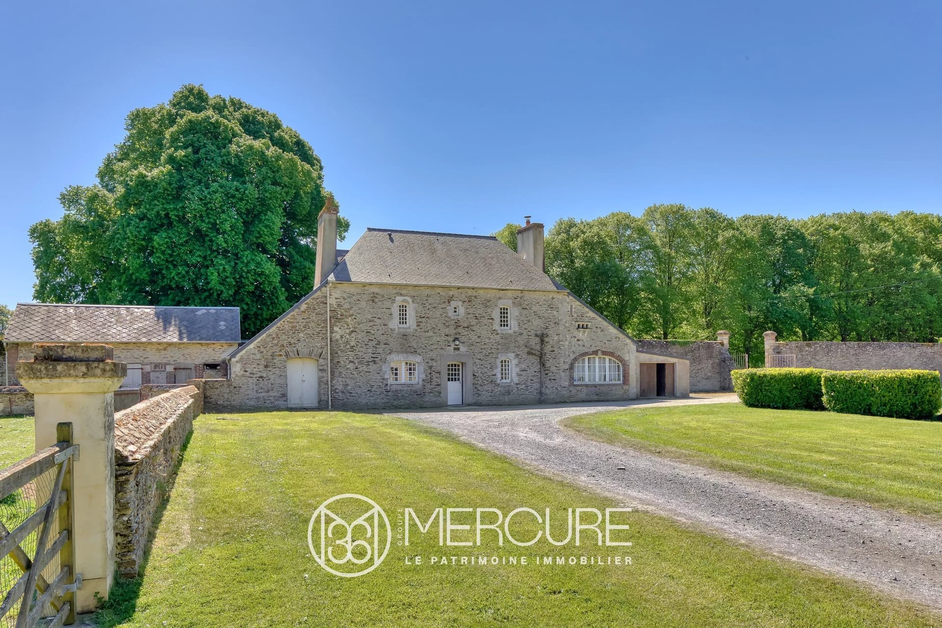 Elegant 18th Century Château With 60 Hectare Park 5