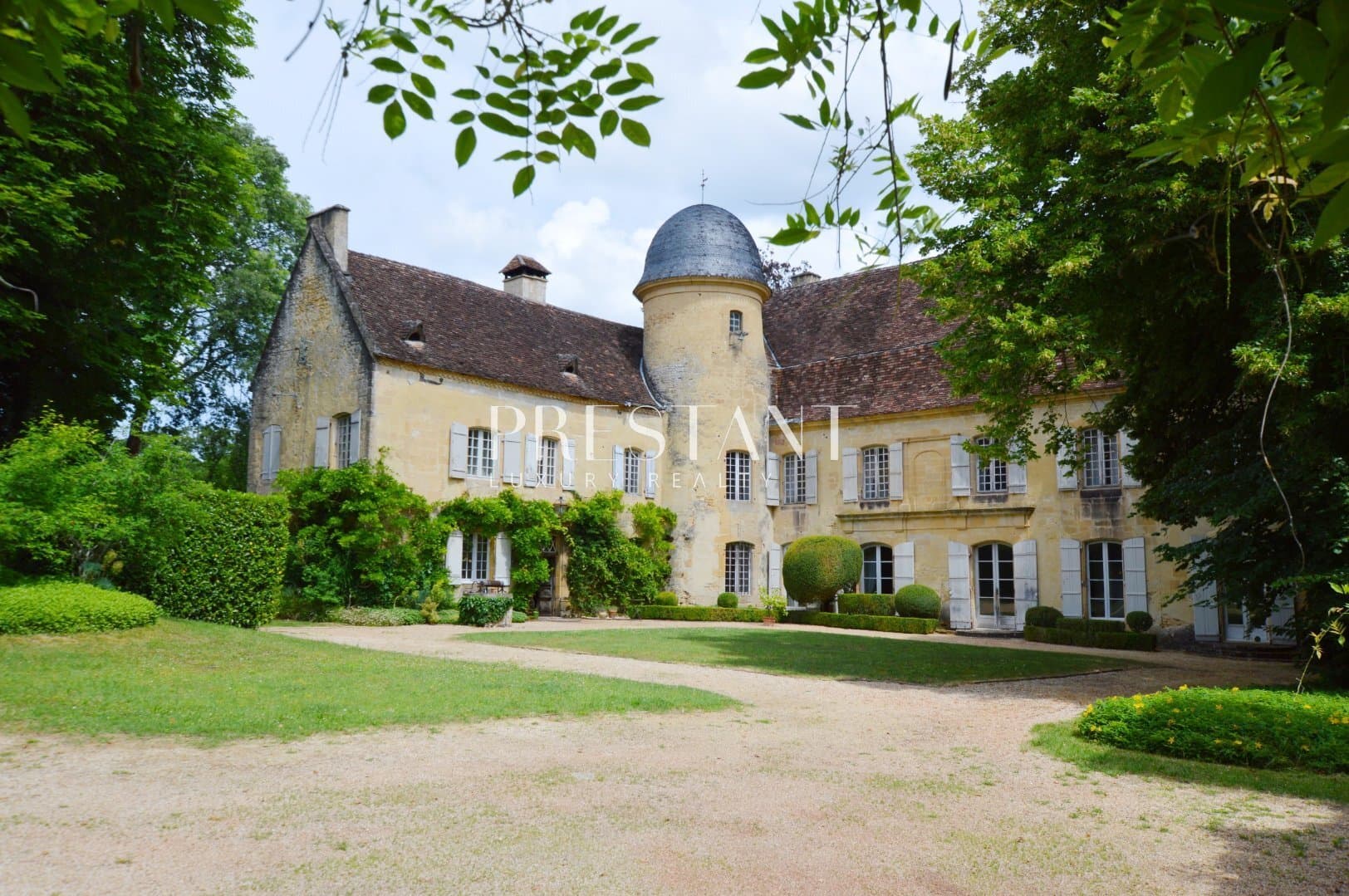 Charming Château With 450 Sqm Living Space And 64 Hectare Estate 4