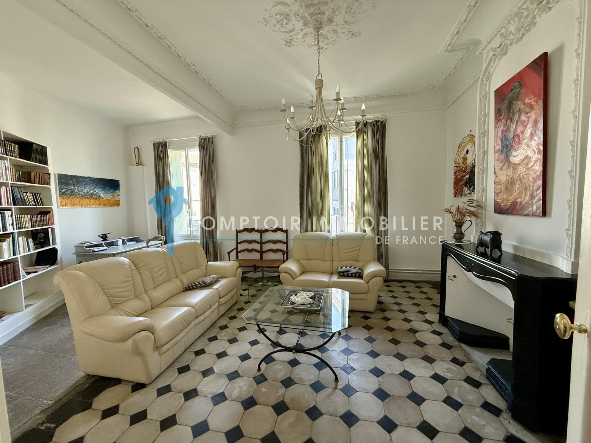 Elegant 19th Century Bourgeois Residence With Spacious Living Areas 3