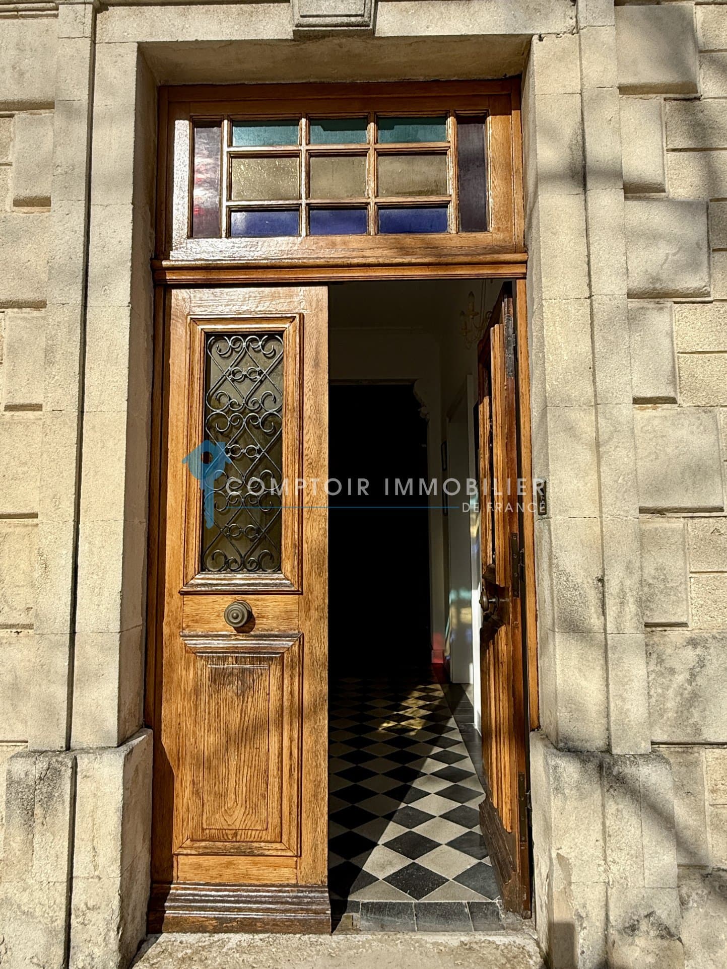 Elegant 19th Century Bourgeois Residence With Spacious Living Areas 3