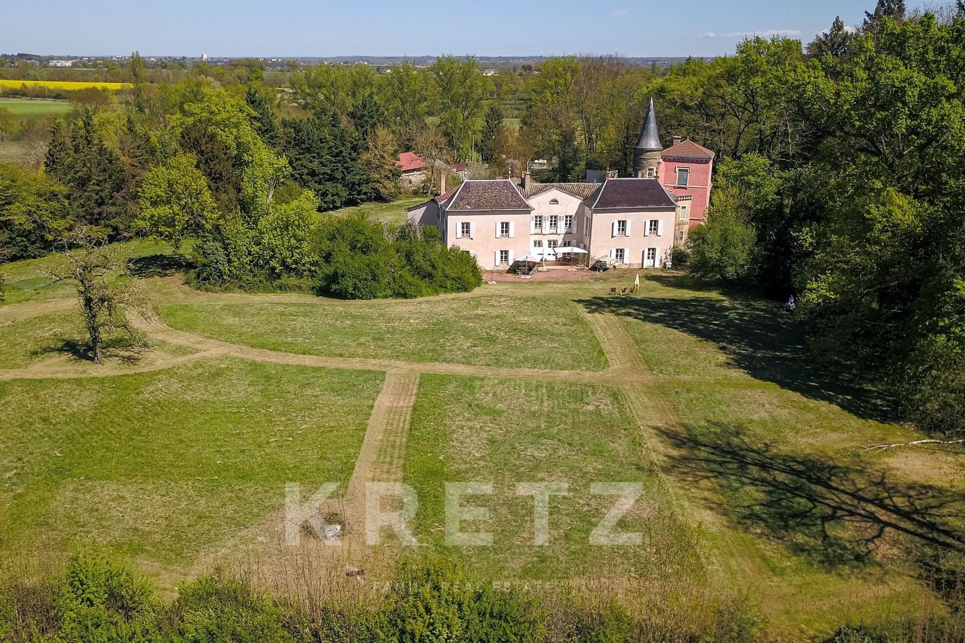 Elegant Château with 10 Bedrooms and 2.5 Hectares in Beaujolais 4
