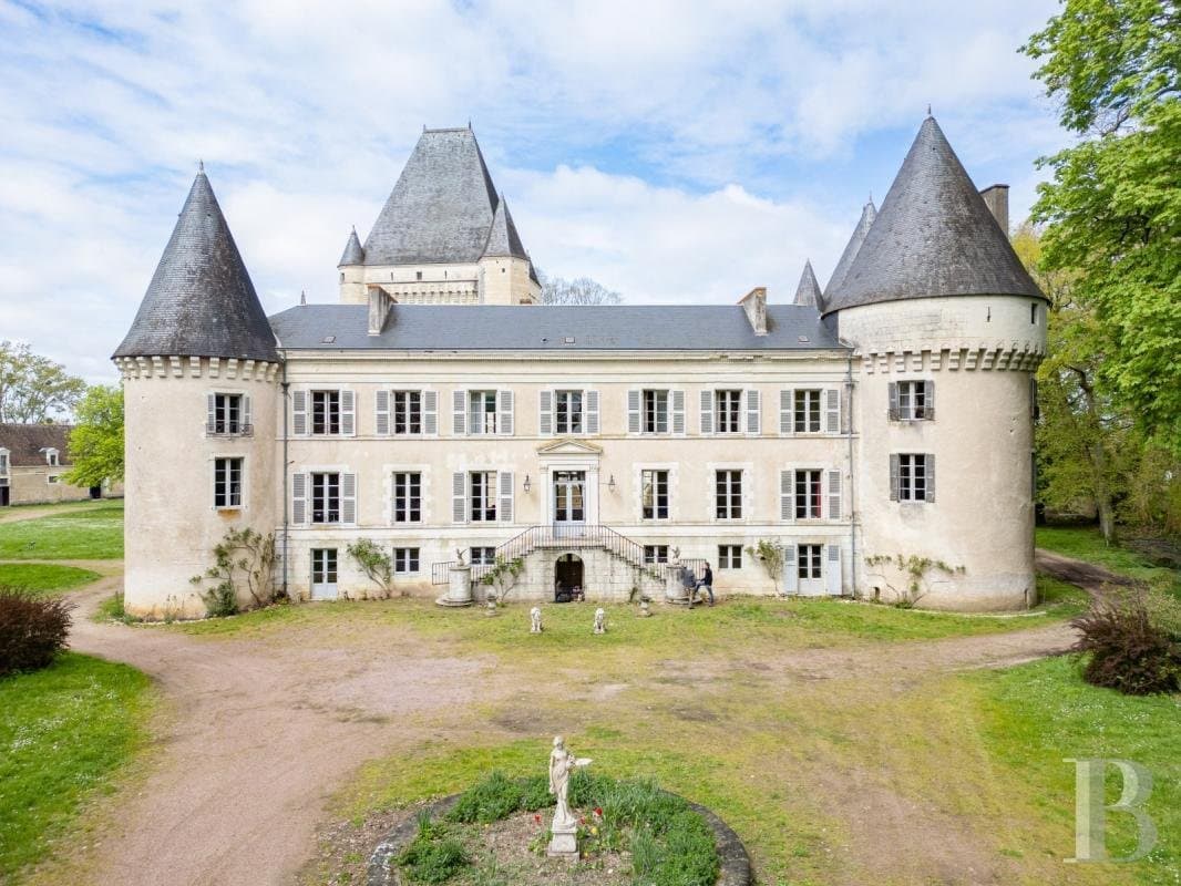 Historical Castle With Vast Outbuildings And 33 Hectares Of Grounds — in Centre-Val de Loire, France