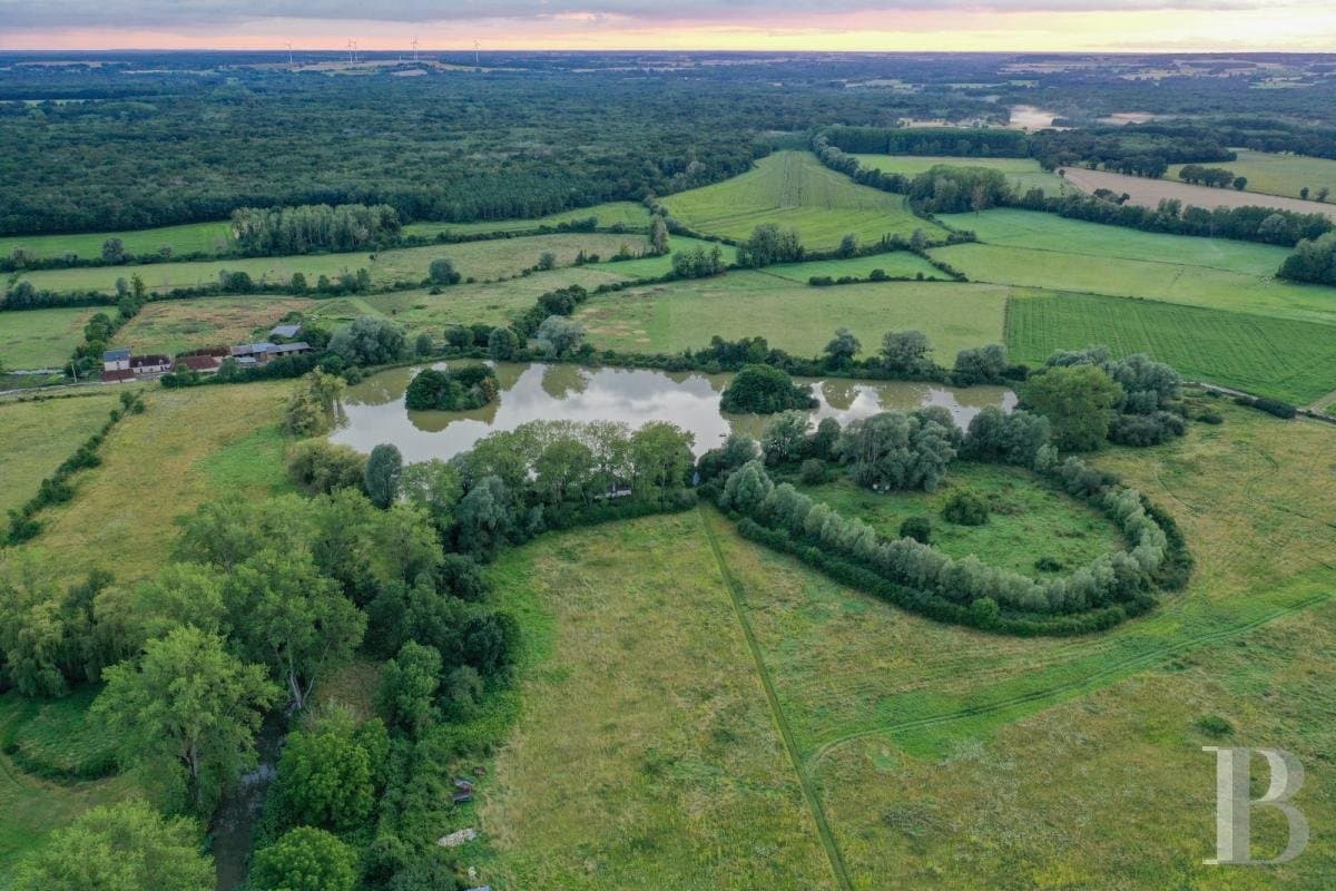 Historical Castle With Vast Outbuildings And 33 Hectares Of Grounds 3