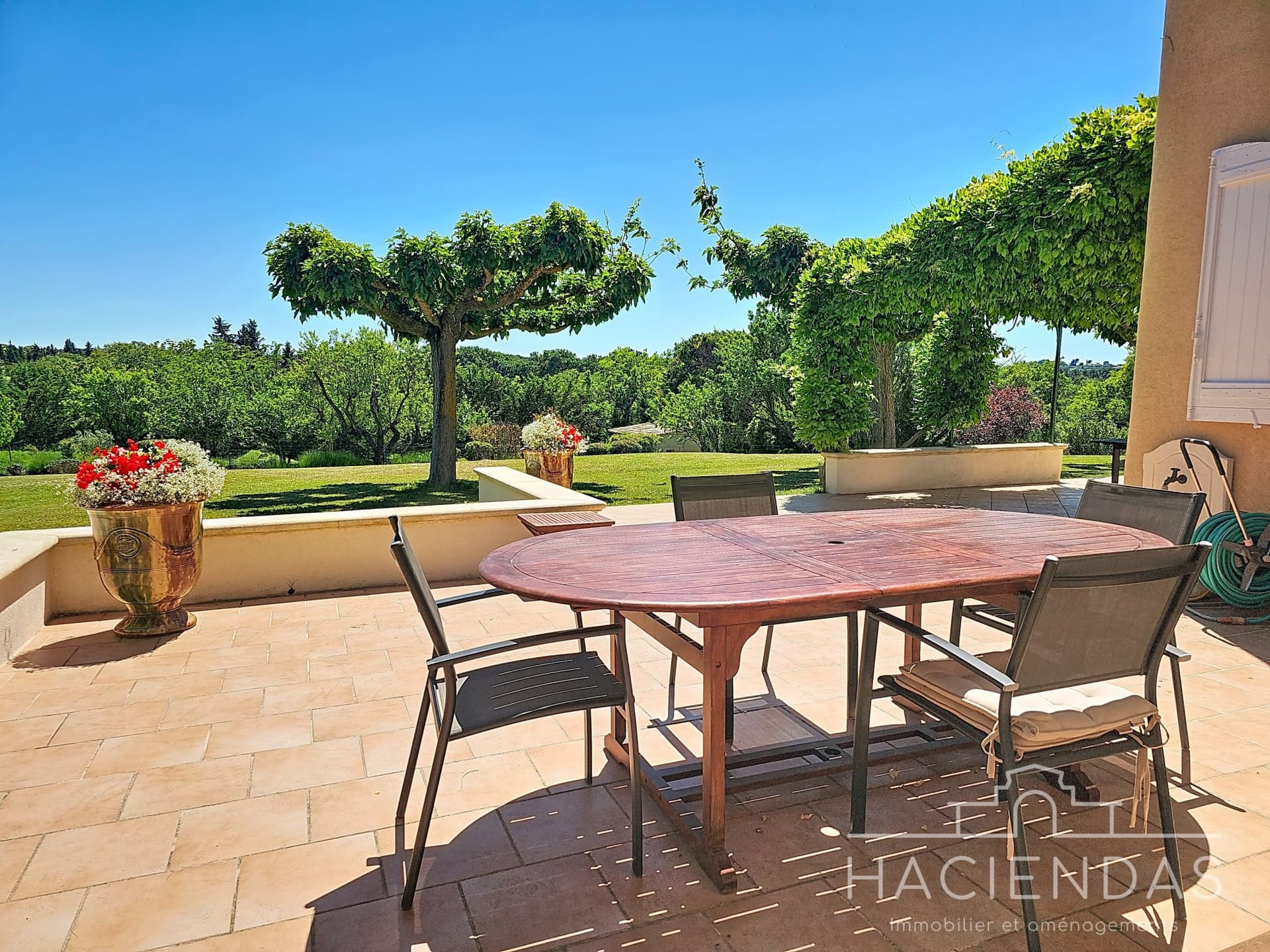 Elegant Bastide with Pool and Independent Apartment in the Heart of Provence 4