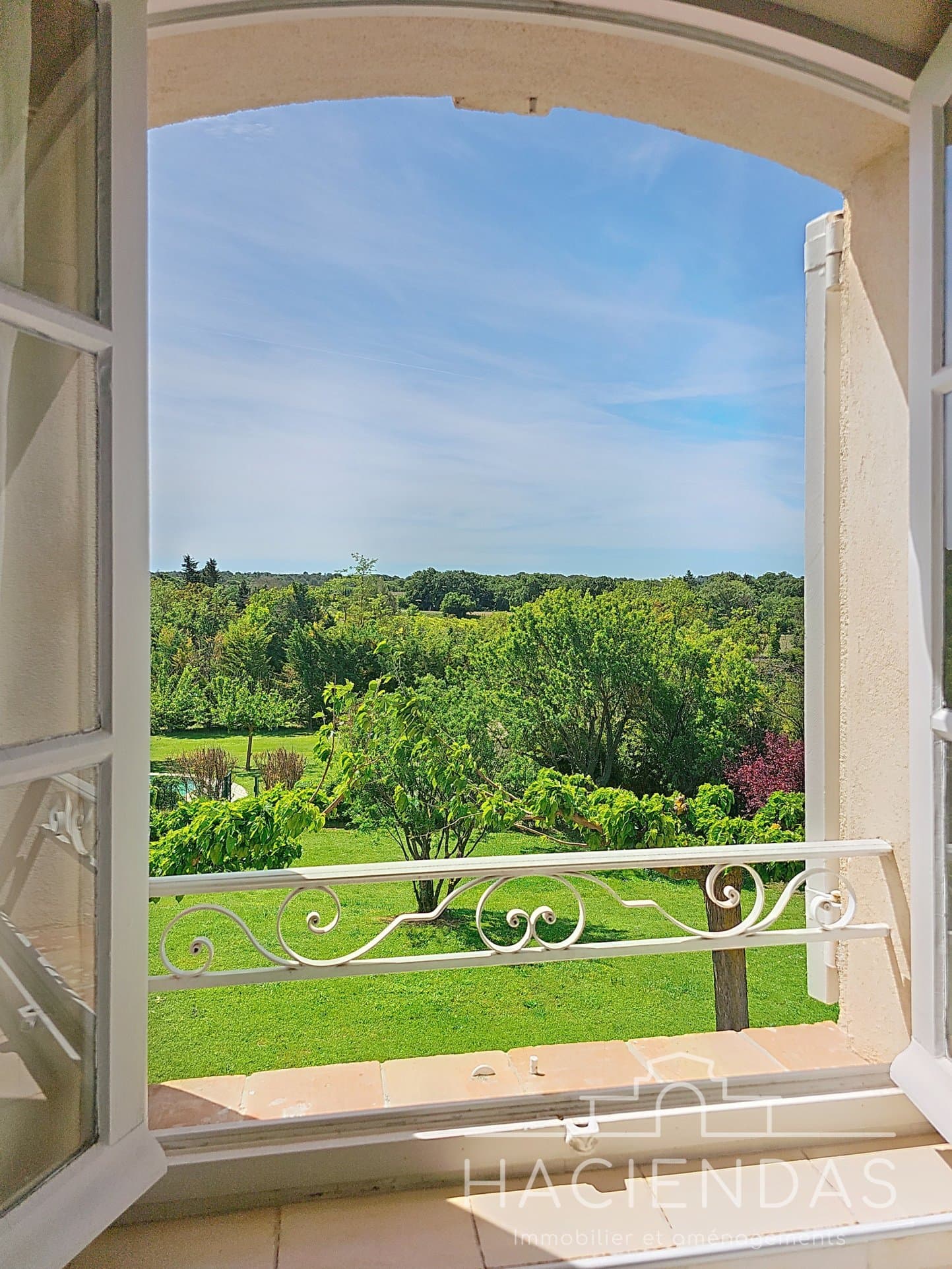 Elegant Bastide with Pool and Independent Apartment in the Heart of Provence 3