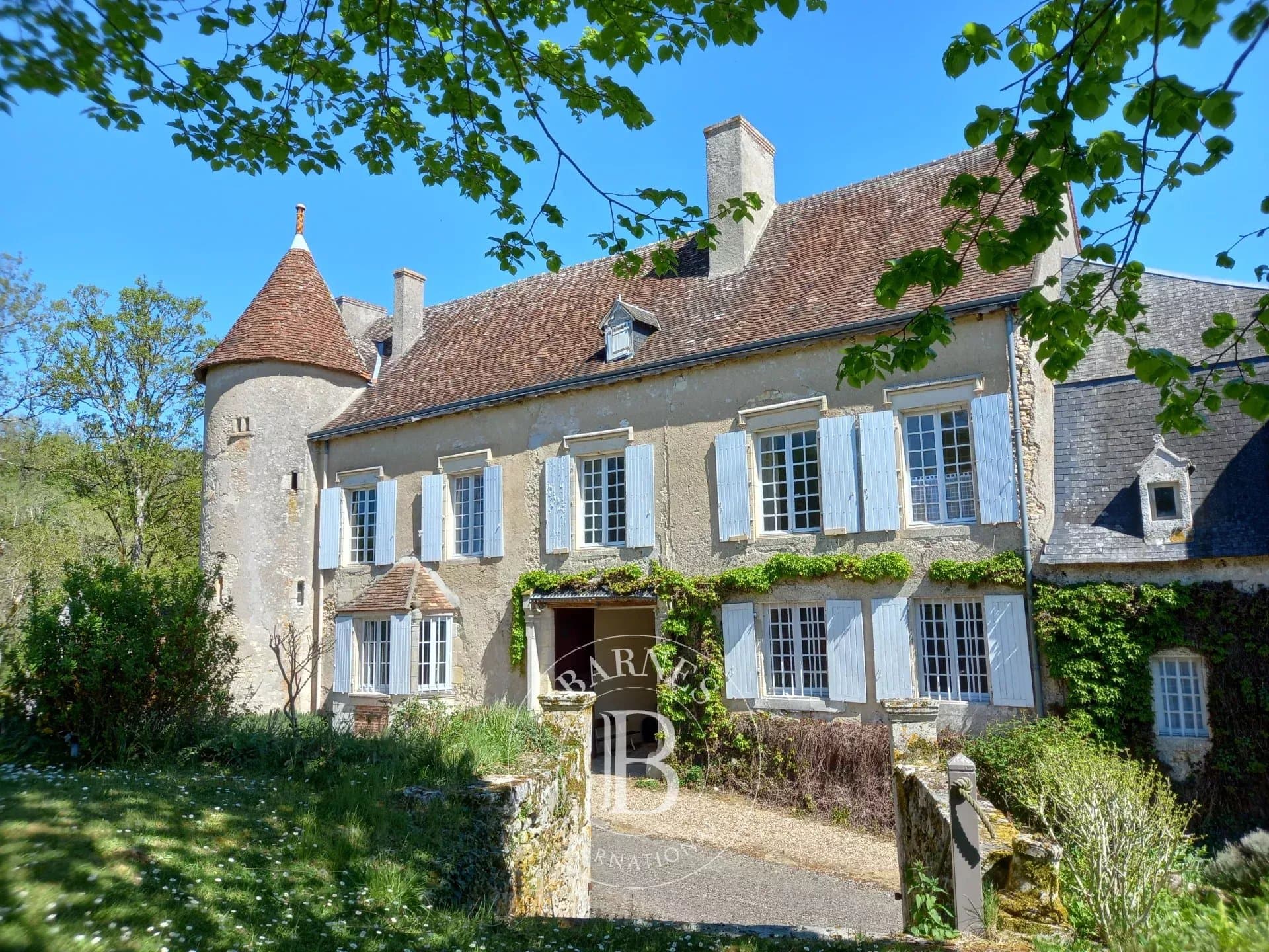 Historic 15th Century Château Overlooking Gartempe Valley — Château for sale in France