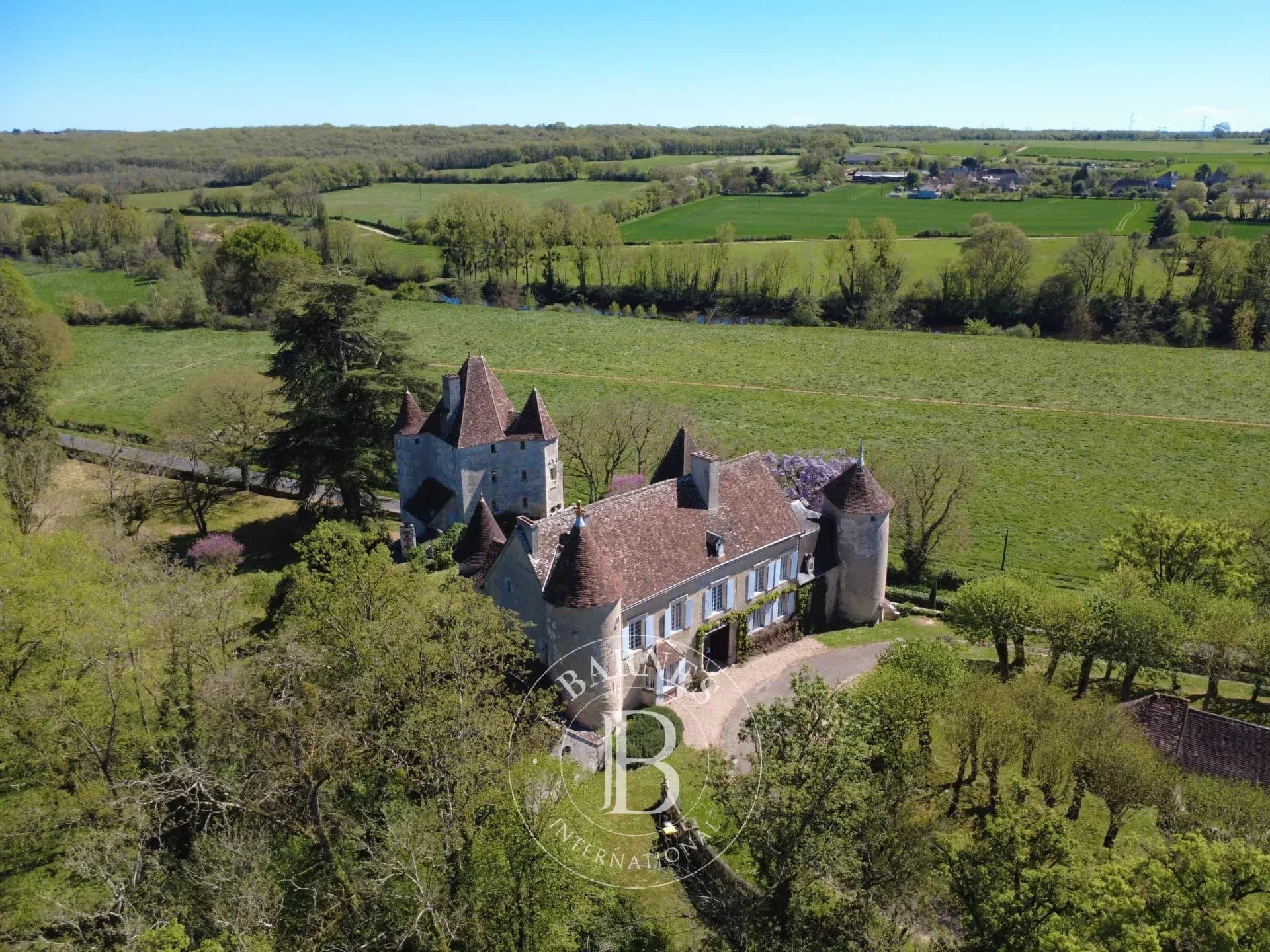 Historic 15th Century Château Overlooking Gartempe Valley 4