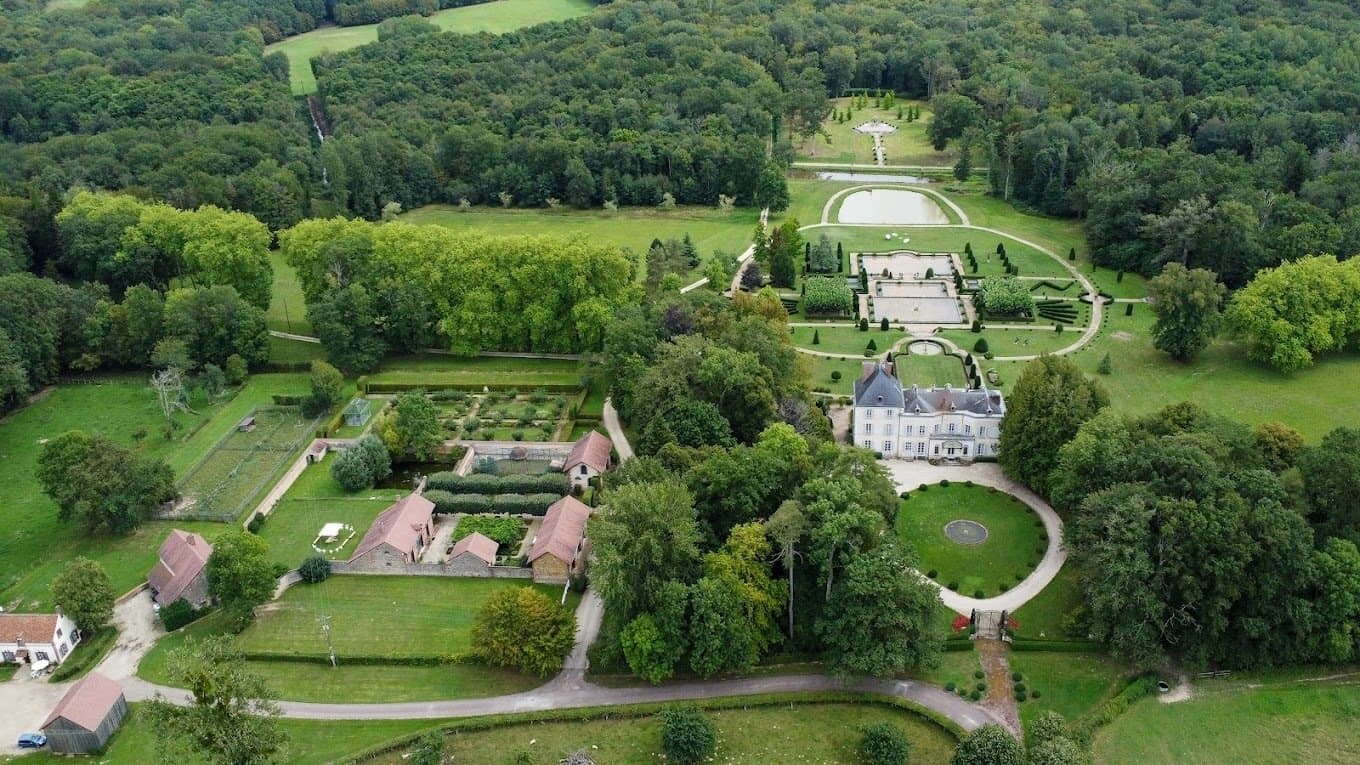 Stunning 216 Hectare Manor House Estate With Lakes And Gardens In Burgundy 5