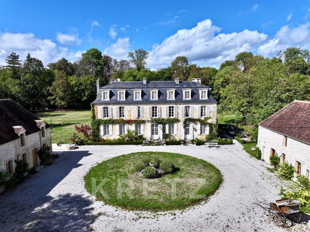 Elegant 18th Century Château With Restored Outbuildings And 10 Hectare Estate 2