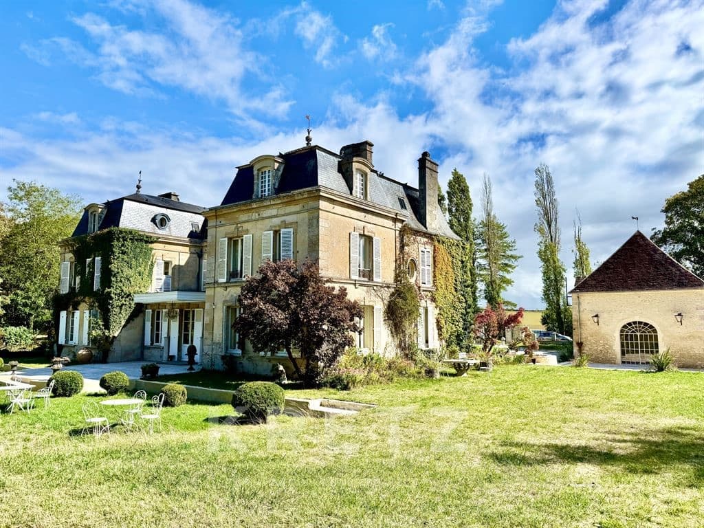 Elegant 18th Century Château With Restored Outbuildings And 10 Hectare Estate 3