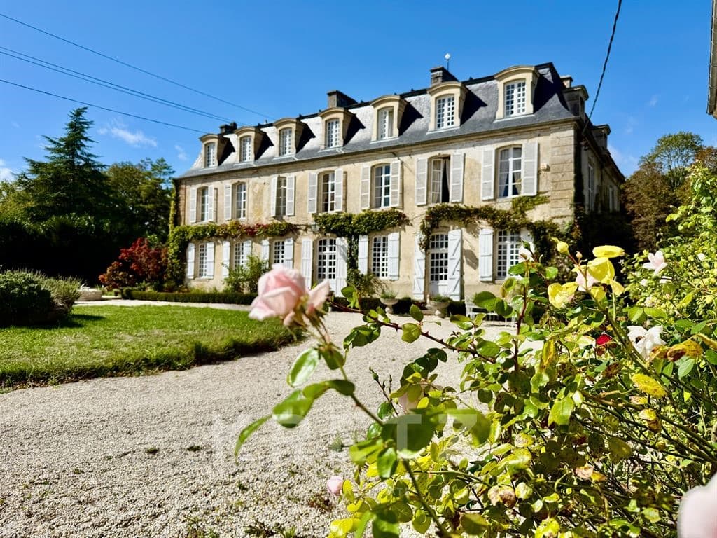 Elegant 18th Century Château With Restored Outbuildings And 10 Hectare Estate 4