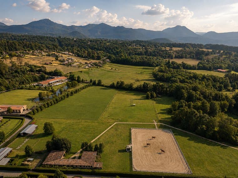 Exceptional Equestrian Estate with Private River and Lake 3