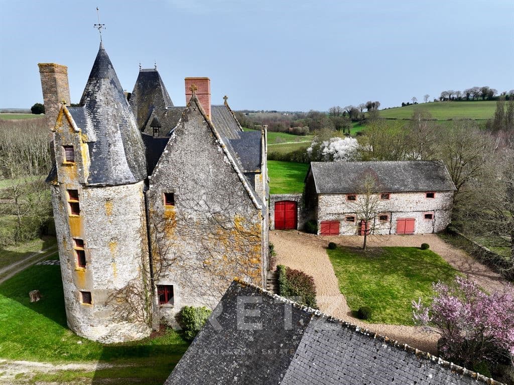 Historic Manor House with Wellness Area and Landscaped Garden 4