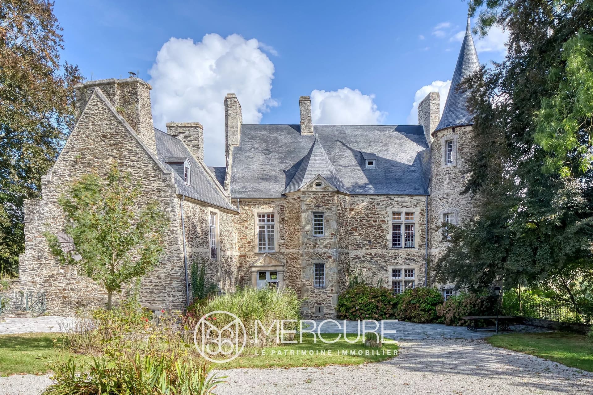 Historic 13th Century Château With Expansive Park And Outbuildings