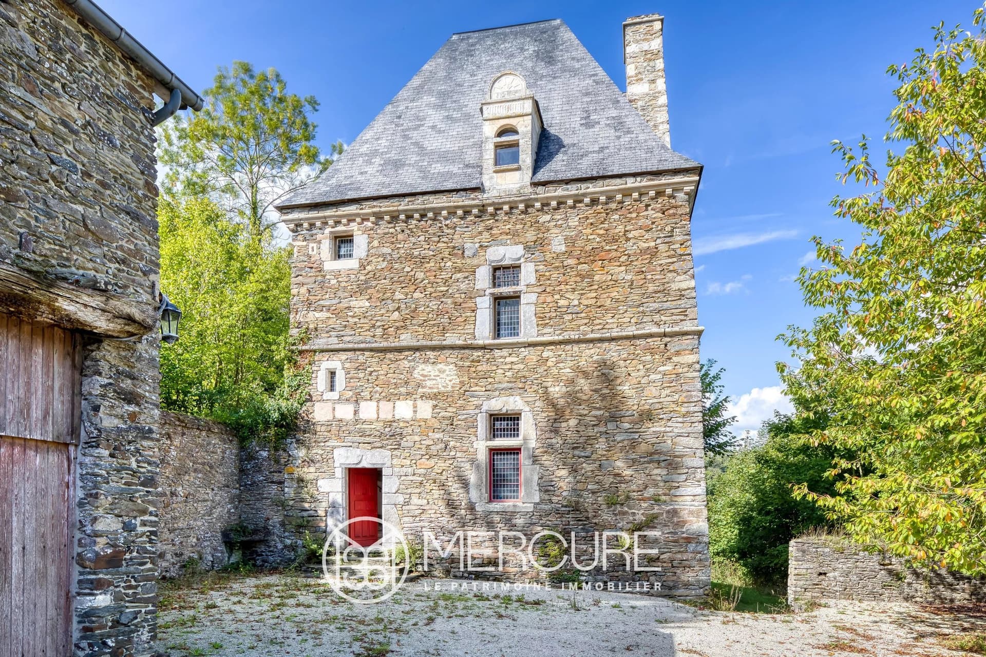 Historic 13th Century Château With Expansive Park And Outbuildings 4