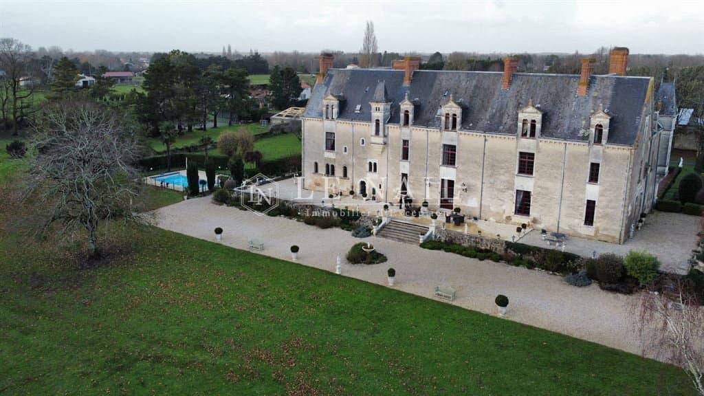 Stunning 17th Century Château With Hotel And Event Facilities In 39.5 Acre Park 5