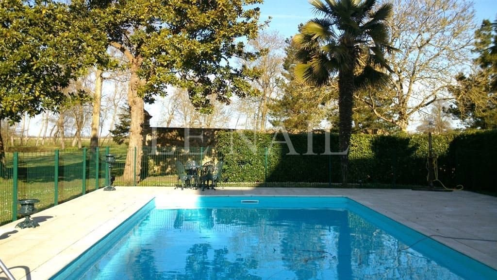 Stunning 17th Century Château With Hotel And Event Facilities In 39.5 Acre Park 4