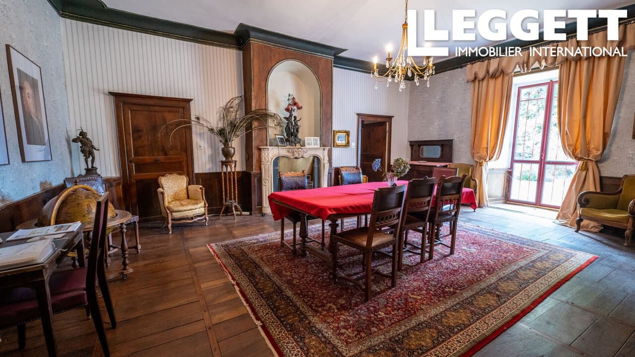 Lovely Château With 15 Bedrooms Set In 12 Hectares Of Woodland And Meadows 5