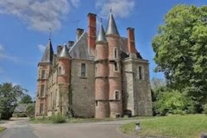 Historic Château With Dovecote And Tower In Need Of Renovation 2
