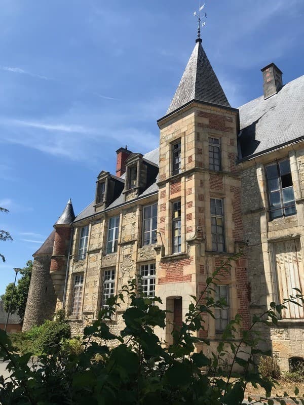 Historic Château With Dovecote And Tower In Need Of Renovation 3