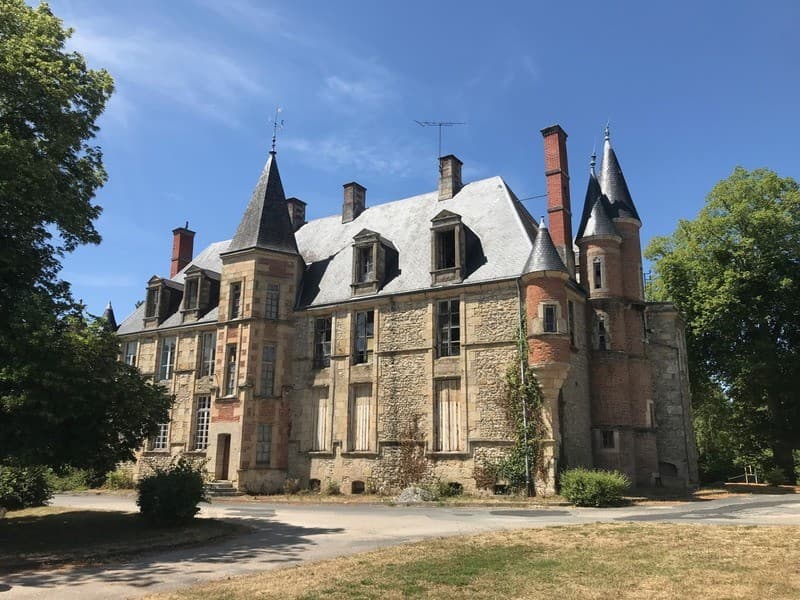 Castles for sale in Vierzon