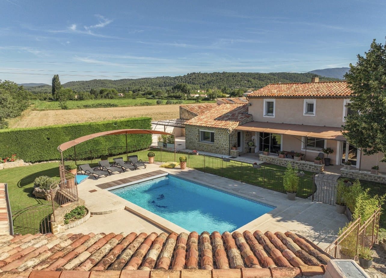 Impeccably Maintained Property With Two Dwellings In Charming Provençal Village