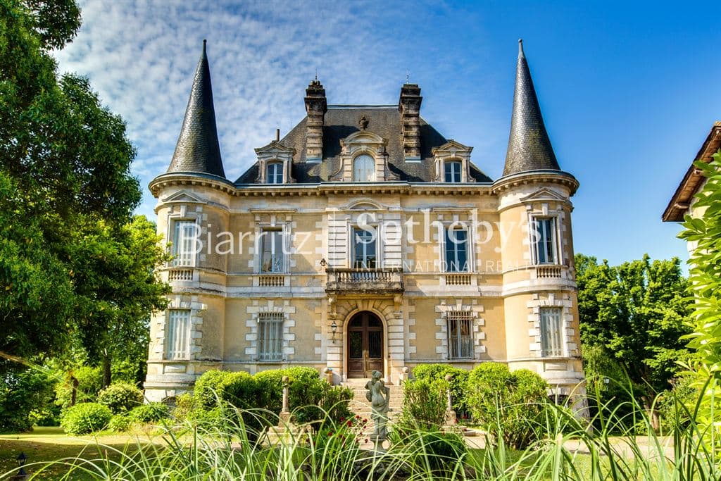 Magnificent 19th Century Castle With Pool And Outbuildings 2