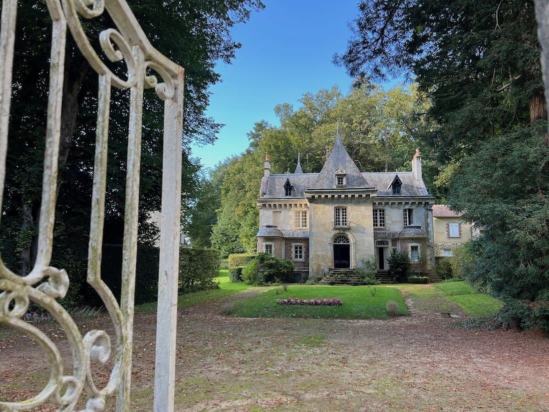 16th Century Castle With Watchtower And Wooded Park 2