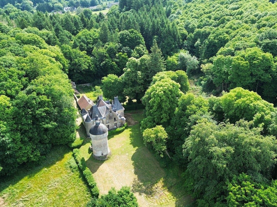 16th Century Castle With Watchtower And Wooded Park 5