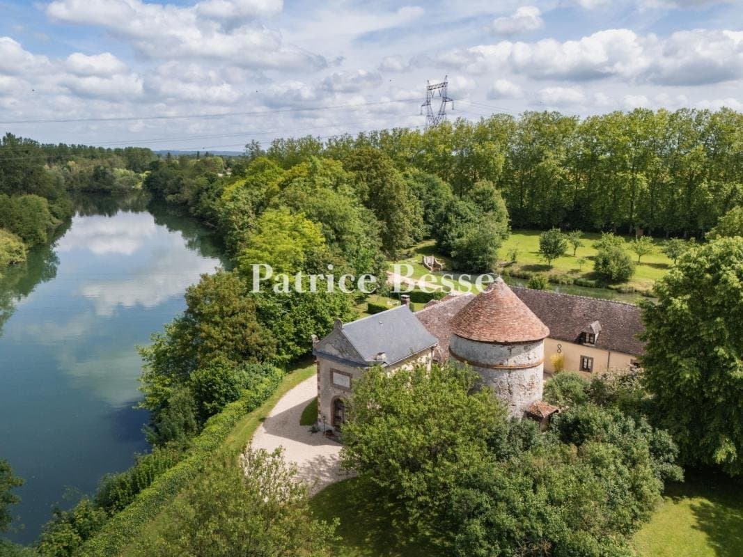 Château With Outbuildings Including Chapel And Dovecote On Scenic Grounds — Château for sale in Auvergne-Rhône-Alpes, France