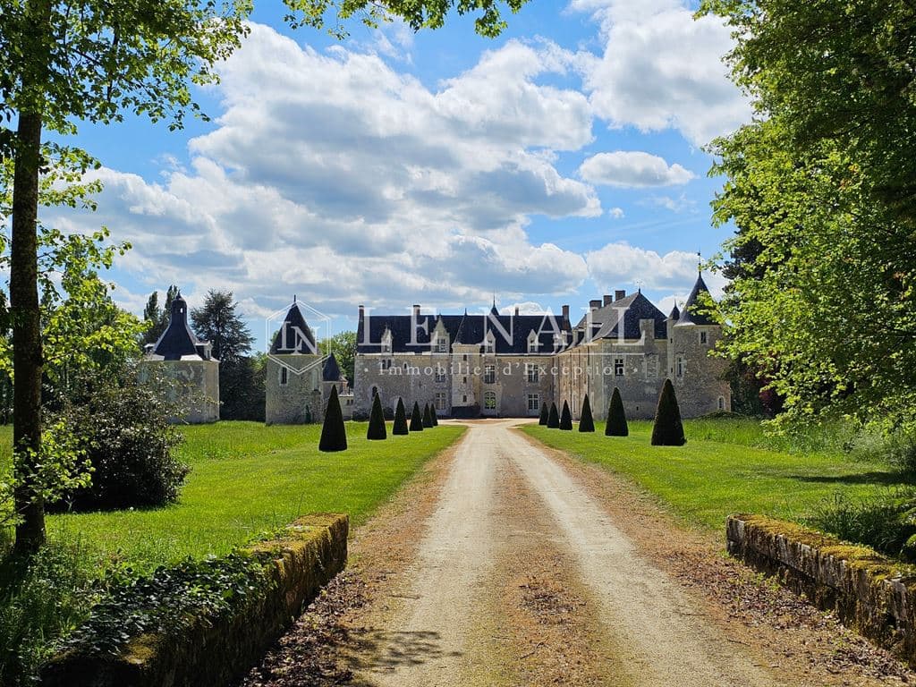 Elegant Château with Extensive Park and 11 Bedrooms
