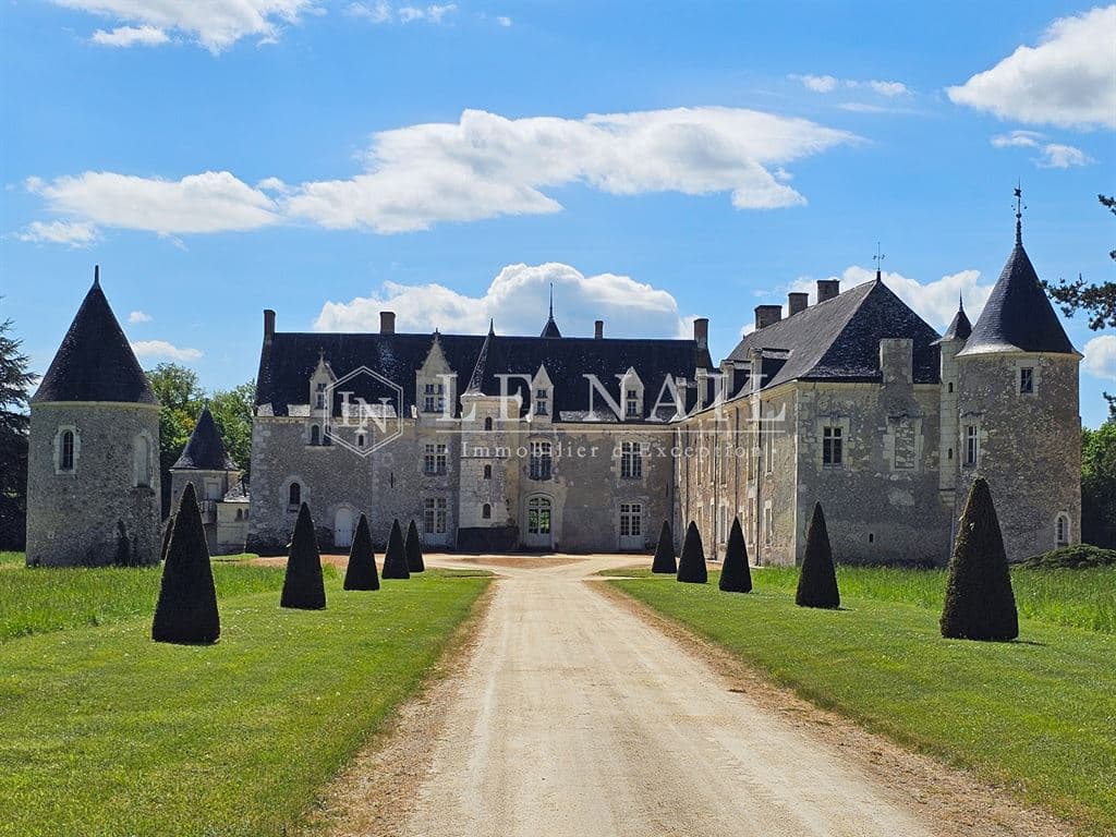 Elegant Château with Extensive Park and 11 Bedrooms 2