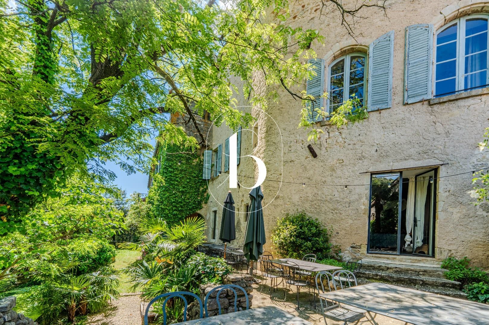 Château with 632 Sqm Living Space and 7 Bedrooms in a 5000 Sqm Park 5