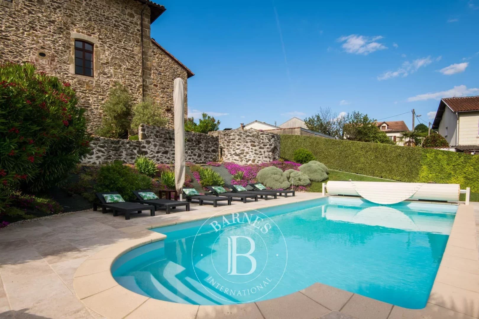Historic 15th Century Castle With Pool And Wooded Park 2